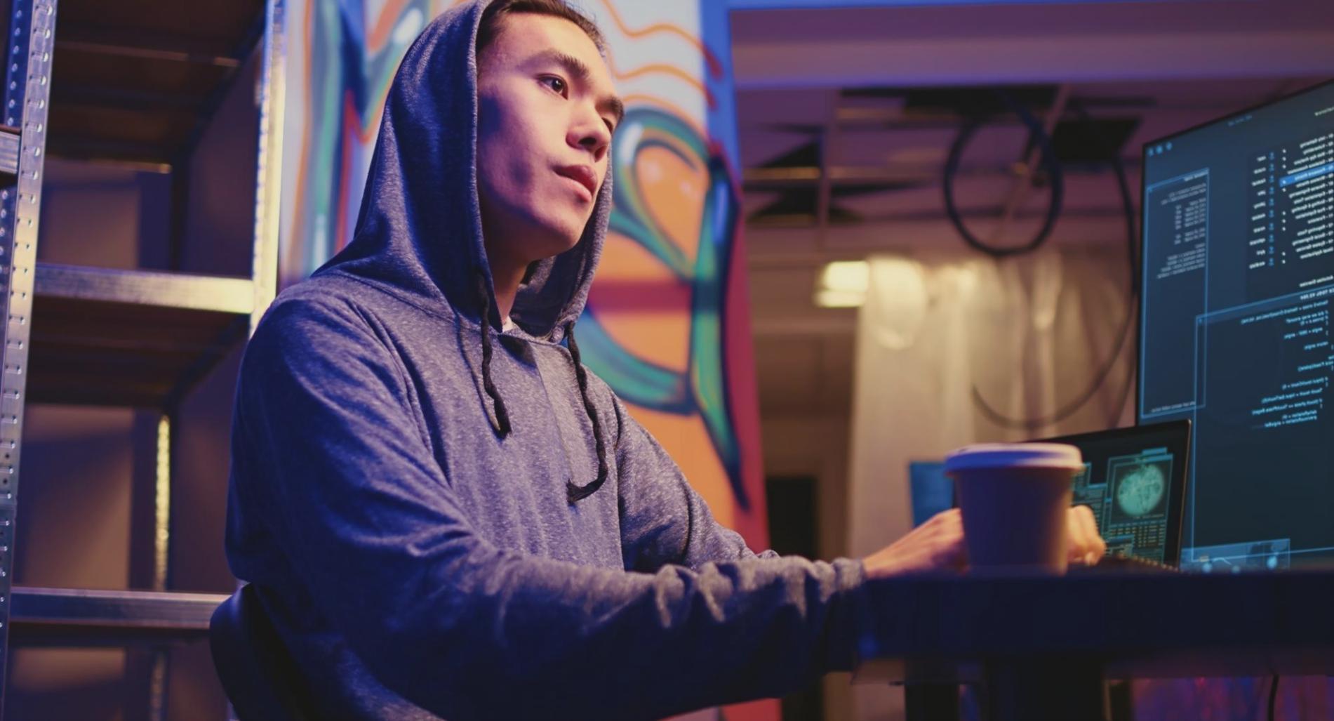 Pantalla mostrando código y gráficos de modelos de predicción